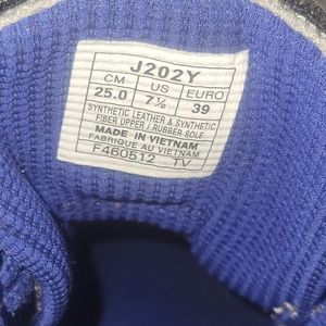 Asics size 7.5 blue and gray,silver wrestling shoes